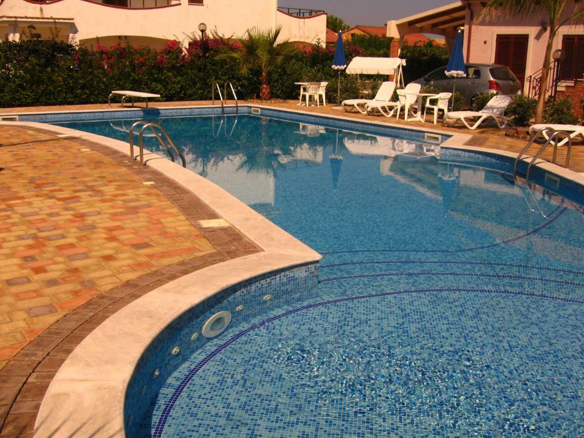 Mare Azzurro Villa Campofelice Di Roccella Exterior foto