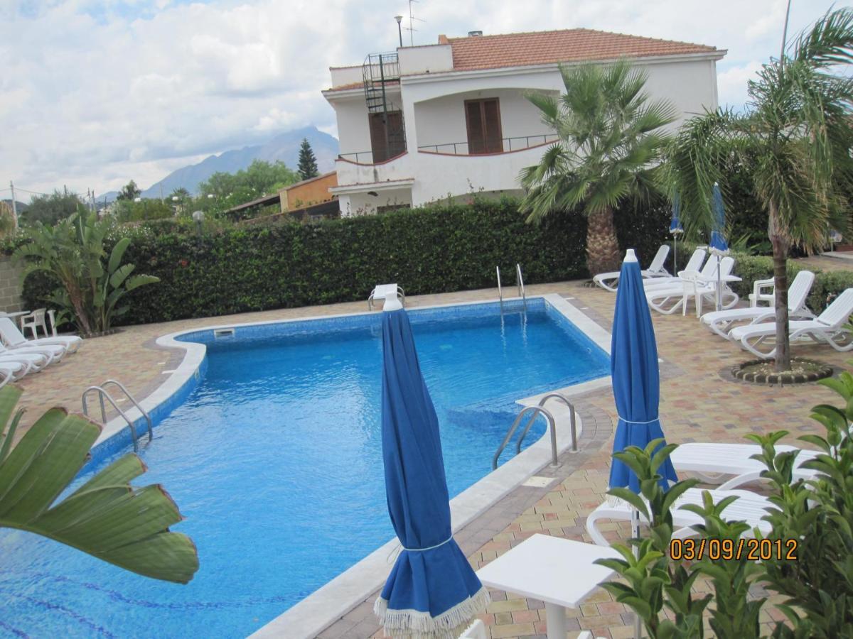 Mare Azzurro Villa Campofelice Di Roccella Exterior foto